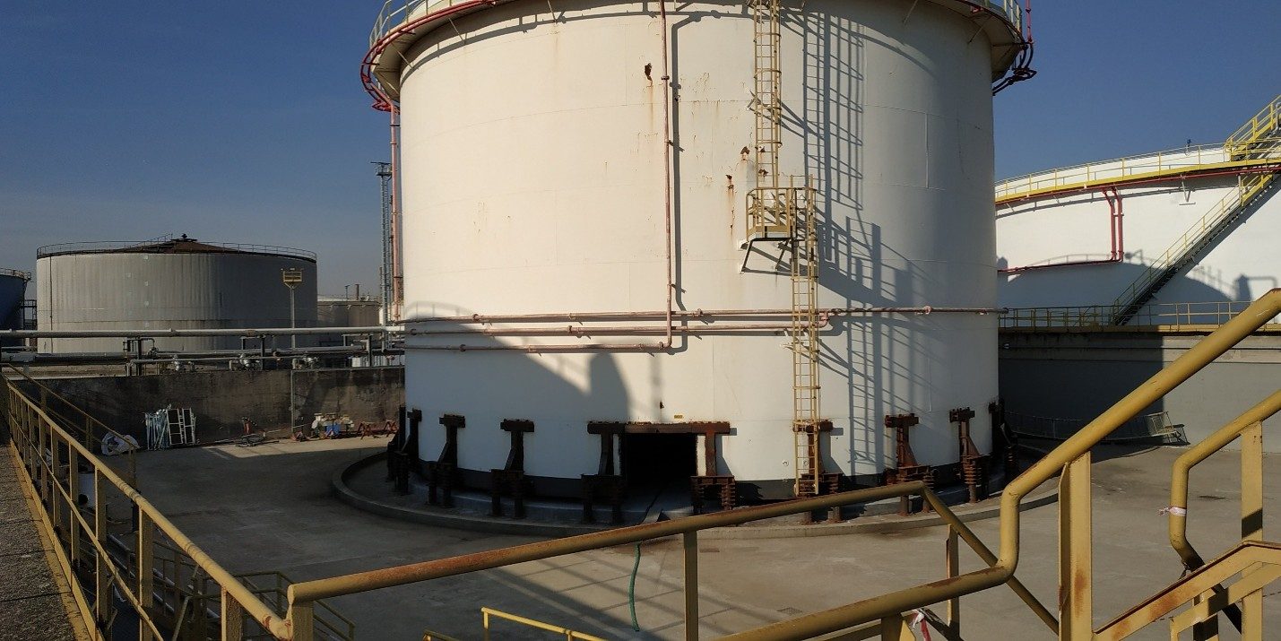 EXECUTION OF MAINTENANCE, IMPROVEMENT AND MODIFICATION ACTIVITIES ON ATMOSPHERIC STORAGE TANKS AT THE EIE S.p.A. COASTAL STORAGE DEPOT IN VENICE